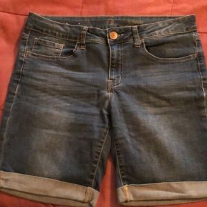 Bermuda jean shorts